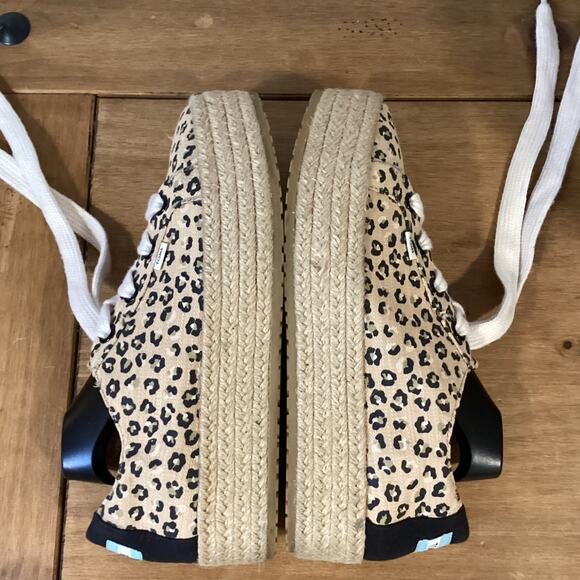 Toms Animal Print Flats with Cream Laces - Picture 7 of 10